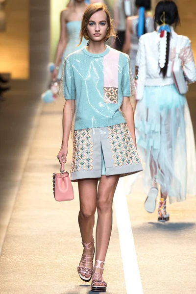 Look 44